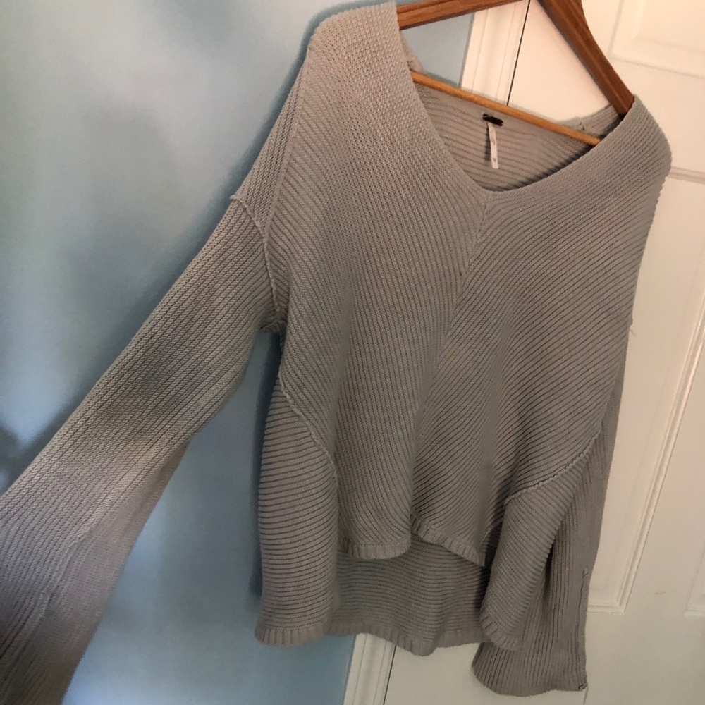 Free people sweater in great condition - Picture 2 of 4